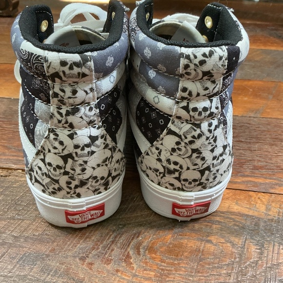 Vans Sk8-Hi Patchwork Bandana Skull High-Top Sneakers (Men’s 10.5 / Women’s  12) - Picture 9 of 11